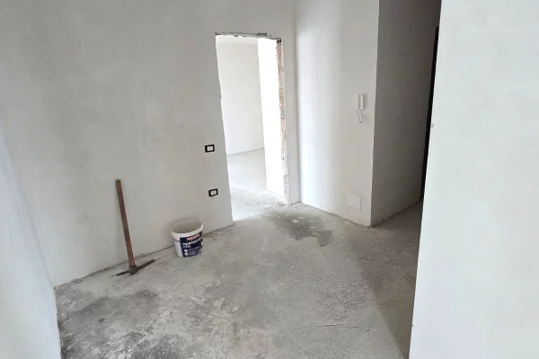 Shtepi ne shitje Apartament ne Tirane, 3+1, Mobilimi Bosh, pa mobiluar, Pagesa 268,669  Euro.