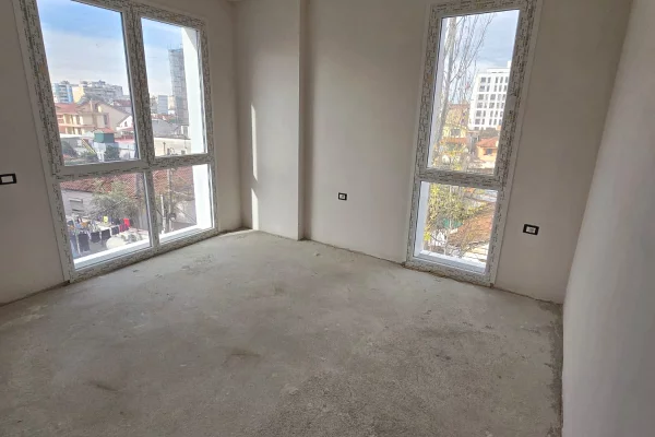 Shtepi ne shitje Apartament ne Tirane, 3+1, Mobilimi Bosh, pa mobiluar, Pagesa 268,669  Euro.