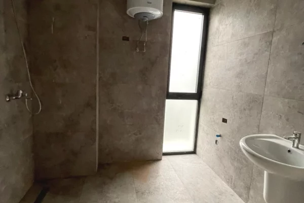 Shtepi ne shitje Apartament ne Tirane, 2+1, Mobilimi Bosh, pa mobiluar, Pagesa 164,009  Euro.
