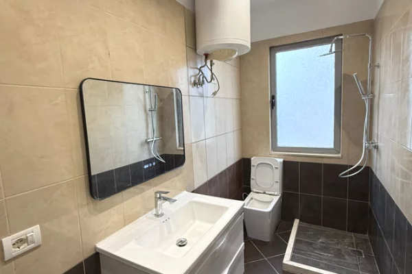 Shtepi ne shitje Apartament ne Tirane, 1+1, Mobilimi E mobiluar, Pagesa 121,009  Euro.