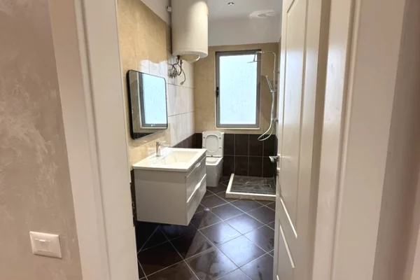 Shtepi ne shitje Apartament ne Tirane, 1+1, Mobilimi E mobiluar, Pagesa 121,009  Euro.