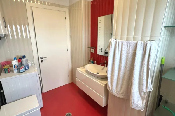 Shtepi ne shitje Apartament ne Tirane, 2+1, Mobilimi E mobiluar, Pagesa 146,009  Euro.