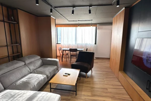 Shtepi ne shitje Apartament ne Tirane, 2+1, Mobilimi E mobiluar, Pagesa 170,200  Euro.
