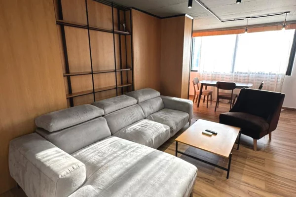 Shtepi ne shitje Apartament ne Tirane, 2+1, Mobilimi E mobiluar, Pagesa 170,200  Euro.