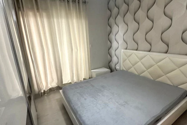 Shtepi ne shitje Apartament ne Tirane, 2+1, Mobilimi E mobiluar, Pagesa 146,070  Euro.