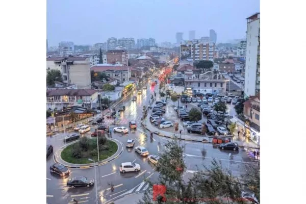 Ambient biznesi ne shitje 1+1 ne Tirane - 120,500 Euro