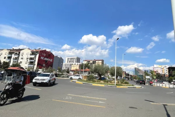 Ambient biznesi ne shitje 1+1 ne Tirane - 1,300,200 Euro