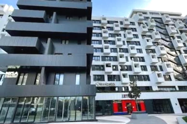 📍 Shitet Apartament 3+1 – Kompleksi Square 21, Rruga e Kavajës 🏙️✨