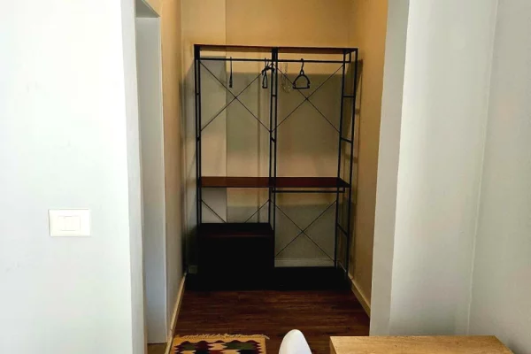 Shtepi ne shitje Apartament ne Tirane, 6+1, Mobilimi E mobiluar, Pagesa 950,070  Euro.