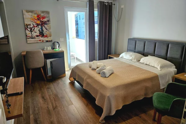 Shtepi ne shitje Apartament ne Tirane, 6+1, Mobilimi E mobiluar, Pagesa 950,070  Euro.