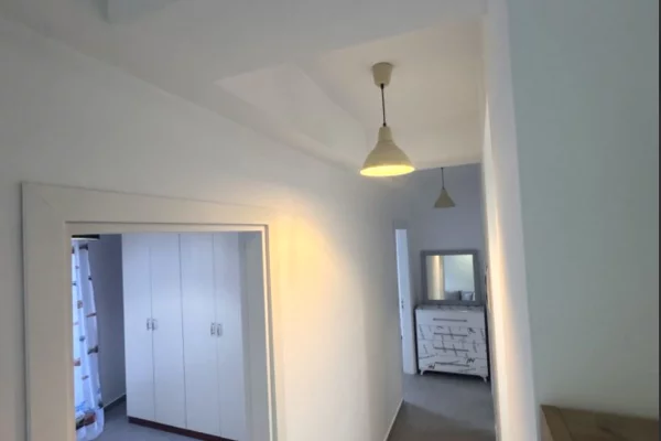 Shtepi me qera Apartament ne Tirane, 2+1, Mobilimi E mobiluar, Pagesa 705  Euro.