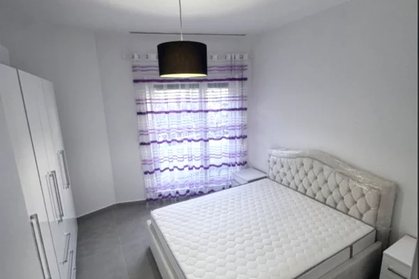 Shtepi me qera 2+1 ne Tirane - 705 Euro