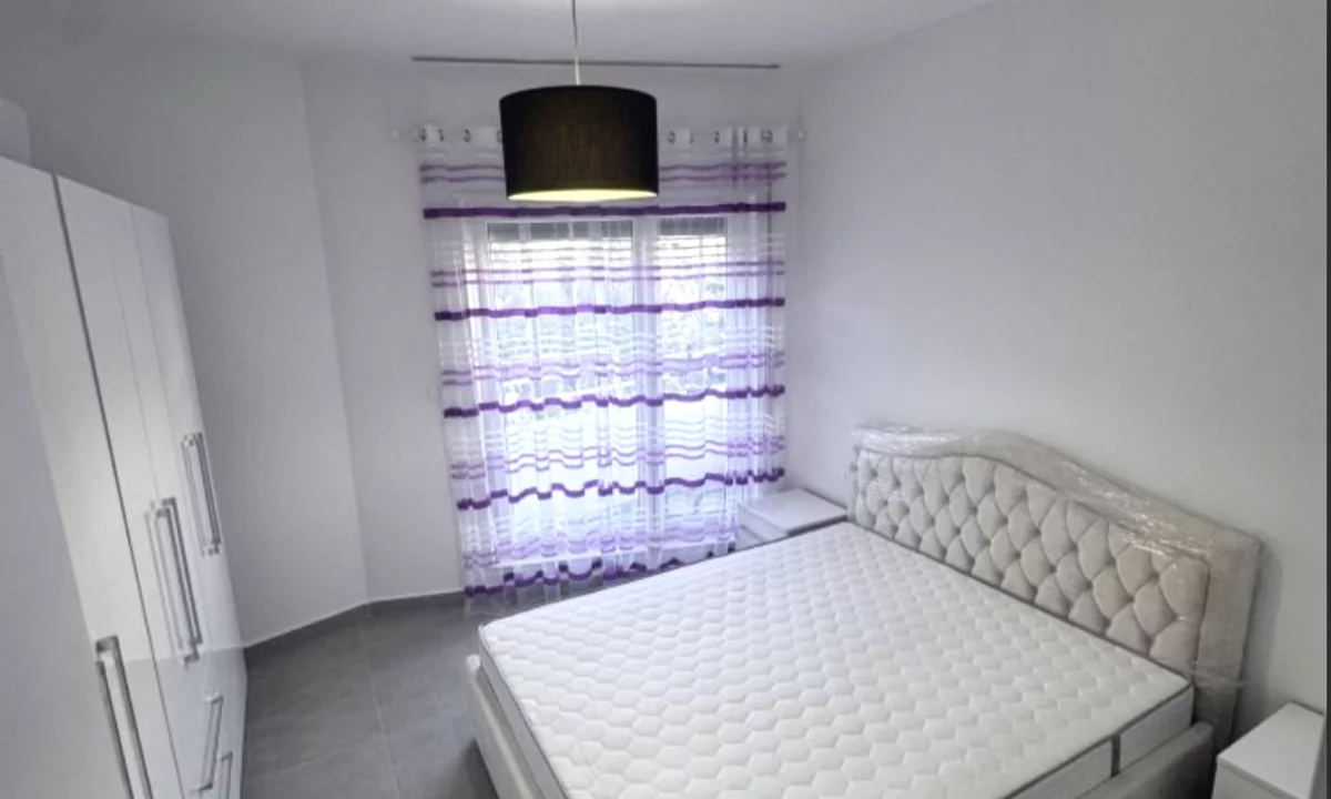 Shtepi me qera Apartament ne Tirane, 2+1, Mobilimi E mobiluar, Pagesa 705  Euro.