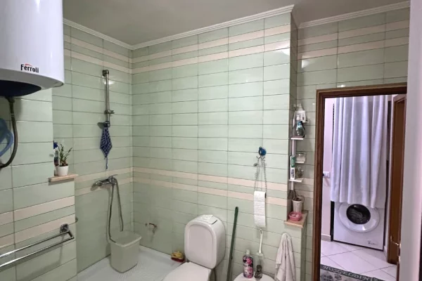 Shtepi ne shitje Apartament ne Tirane, 2+1, Mobilimi E mobiluar, Pagesa 195,009  Euro.