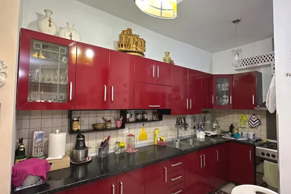 Shtepi ne shitje Apartament ne Tirane, 2+1, Mobilimi E mobiluar, Pagesa 195,009  Euro.