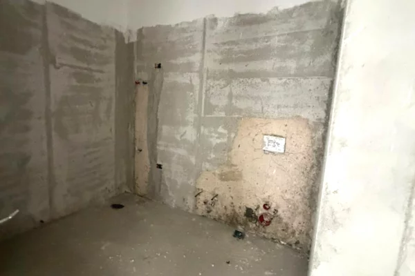 Shtepi ne shitje Apartament ne Tirane, 2+1, Mobilimi Bosh, pa mobiluar, Pagesa 101,899  Euro.