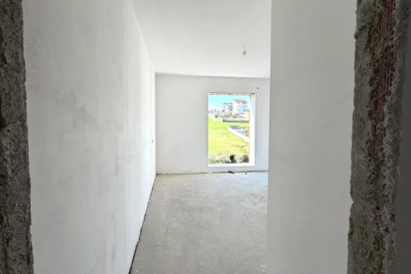 Shtepi ne shitje Apartament ne Tirane, 2+1, Mobilimi Bosh, pa mobiluar, Pagesa 101,899  Euro.