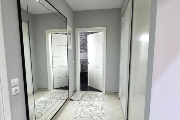 Shtepi me qera 2+1 ne Tirane - 605 Euro