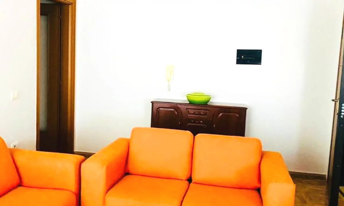 Shtepi me qera Apartament ne Tirane, 2+1, Mobilimi E mobiluar, Pagesa 750  Euro.