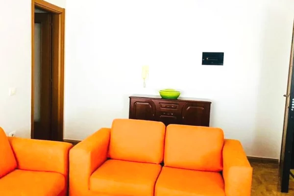 Shtepi me qera 2+1 ne Tirane - 750 Euro