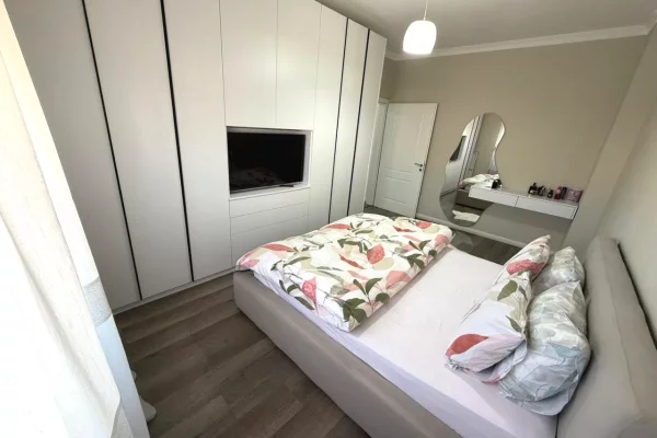 Shtepi ne shitje Apartament ne Tirane, 2+1, Mobilimi E mobiluar, Pagesa 203,500  Euro.