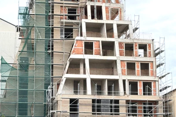 🏡 Apartament 2+1+2 tualete – Rruga Sulejman Delvina