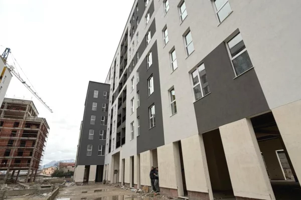 Ambient biznesi ne shitje 1+1 ne Tirane - 900,020 Euro