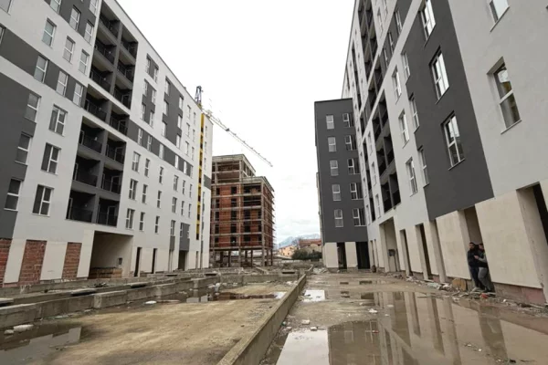 Ambient biznesi ne shitje 1+1 ne Tirane - 900,020 Euro