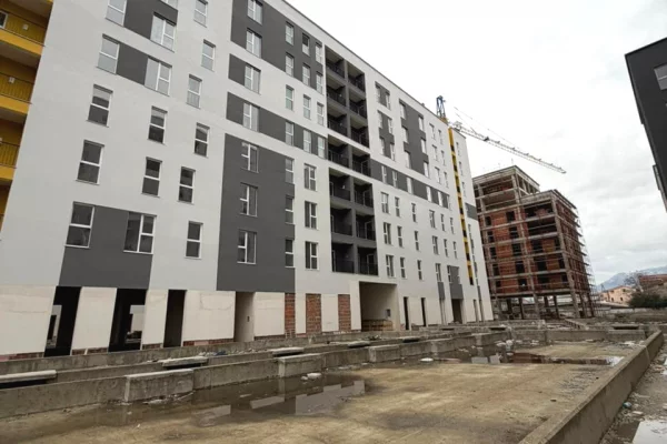 Ambient biznesi ne shitje 1+1 ne Tirane - 900,020 Euro