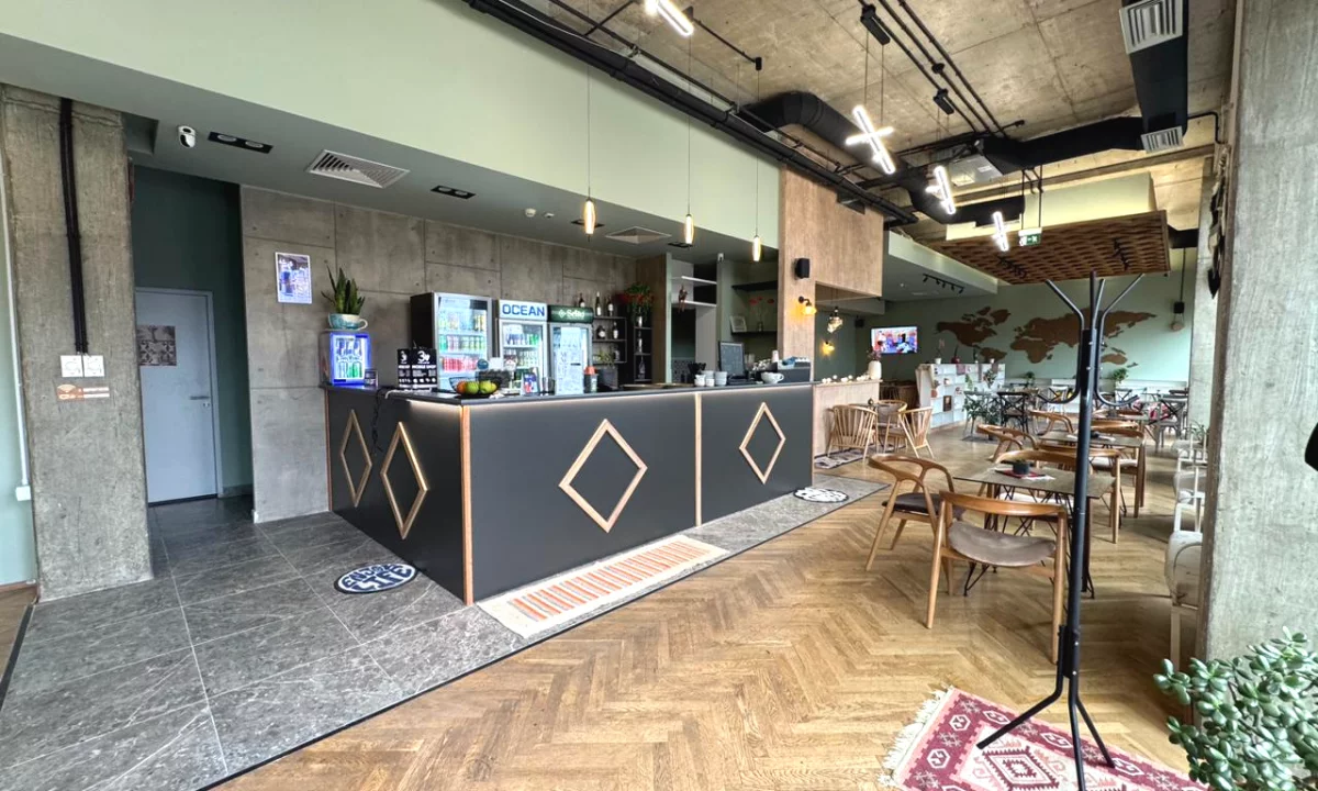 📍 Shitet Biznes Bar-Kafene – Prane Aeroportit