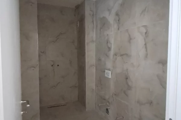 Shtepi ne shitje Apartament ne Tirane, 2+1, Mobilimi Bosh, pa mobiluar, Pagesa 192,709  Euro.