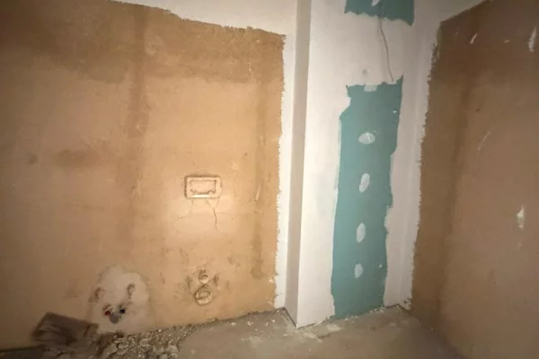 Shtepi ne shitje Apartament ne Tirane, 2+1, Mobilimi Bosh, pa mobiluar, Pagesa 257,550  Euro.