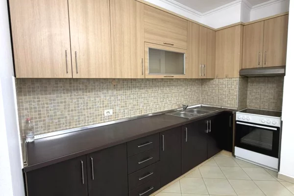 Shtepi ne shitje Apartament ne Tirane, 2+1, Mobilimi E mobiluar, Pagesa 220,100  Euro.