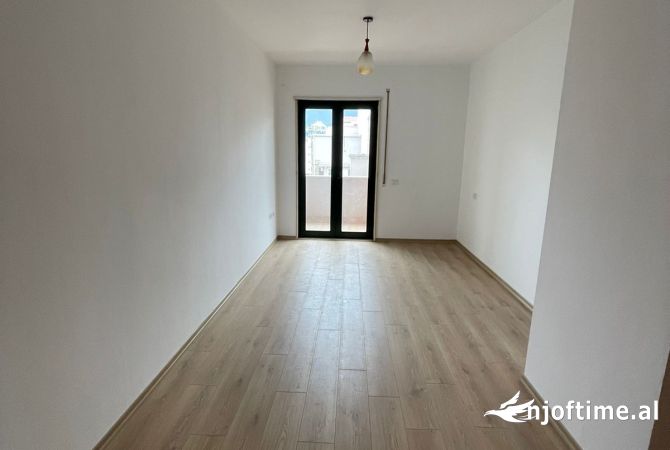 Ambient biznesi me qera 1+1 ne Tirane - 1,500 Euro