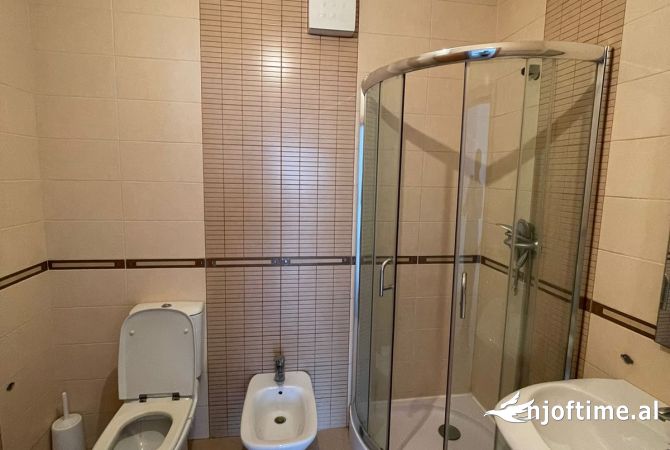 Jepet Ambient  per zyra  me Qera, mbrapa 15 kateshit