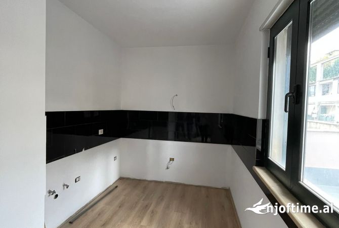 Ambient biznesi me qera 1+1 ne Tirane - 1,500 Euro