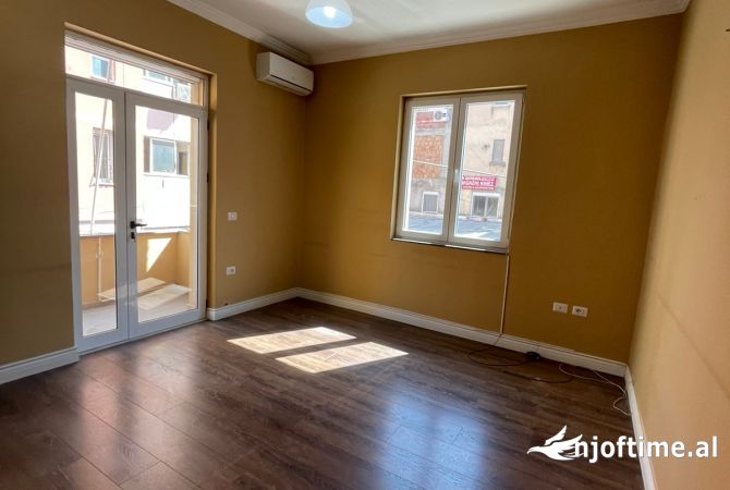 Ambient biznesi me qera 3+1 ne Tirane - 850 Euro