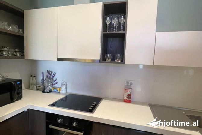 Shtepi me qera 2+1 ne Tirane - 2,200 Euro