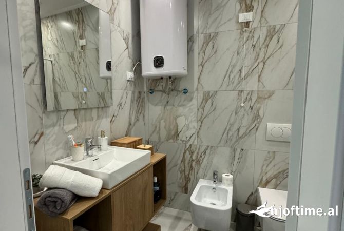 Shtepi me qera Apartament ne Tirane, 2+1, Mobilimi E mobiluar, Pagesa 2,000  Euro.