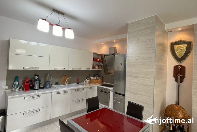 Shtepi me qera 2+1 ne Tirane - 800 Euro