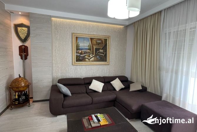 Shtepi me qera 2+1 ne Tirane - 800 Euro