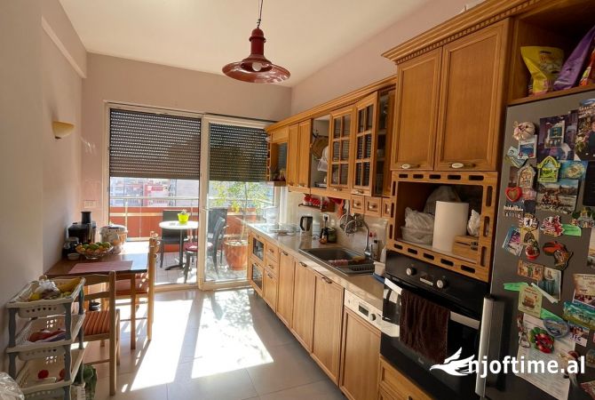 Shtepi me qera 3+1 ne Tirane - 1,500 Euro