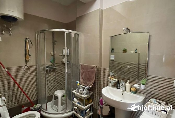 Shtepi me qera Apartament ne Tirane, 3+1, Mobilimi E mobiluar, Pagesa 1,500  Euro.