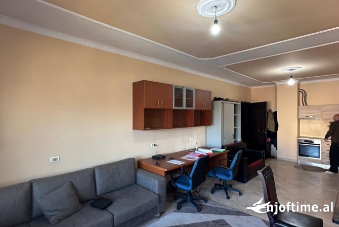 Shtepi me qera 2+1 ne Tirane - 650 Euro