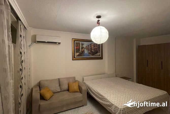 Shtepi me qera Apartament ne Tirane, 1+1, Mobilimi E mobiluar, Pagesa 550  Euro.