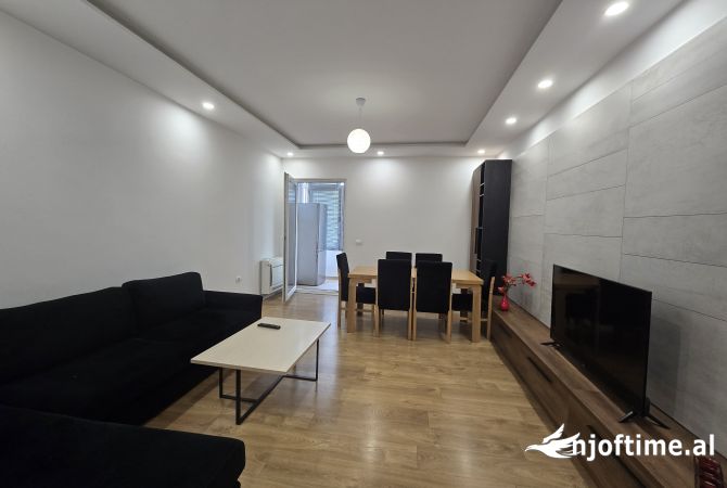 Shtepi me qera 2+1 ne Tirane - 1,750 Euro