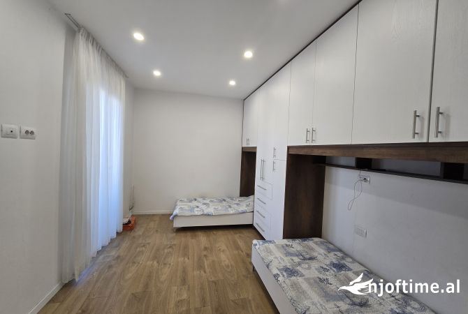 Shtepi me qera 2+1 ne Tirane - 1,750 Euro