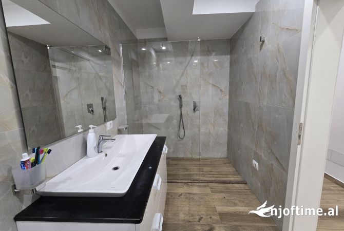 Shtepi me qera 2+1 ne Tirane - 1,750 Euro