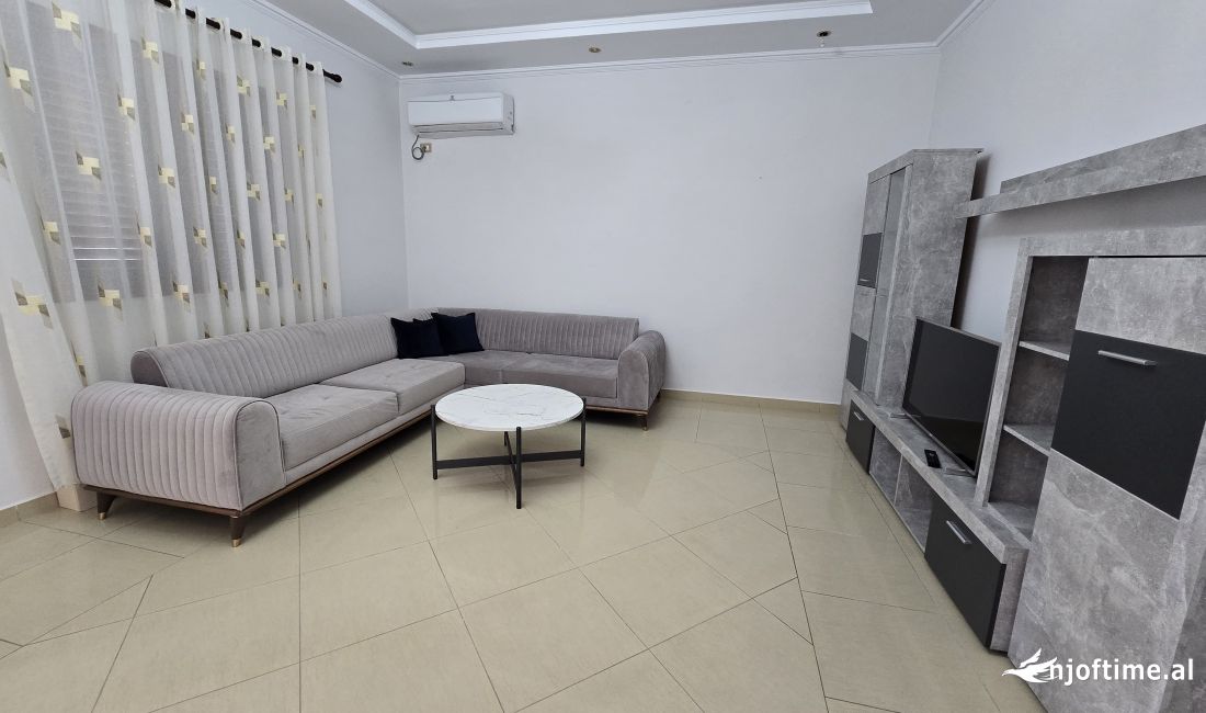 Shtepi me qera Apartament ne Tirane, 3+1, Mobilimi E mobiluar, Pagesa 600  Euro.