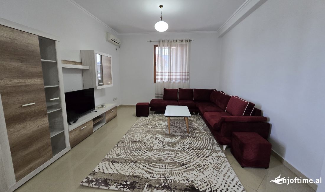 Shtepi me qera Apartament ne Tirane, 2+1, Mobilimi E mobiluar, Pagesa 600  Euro.